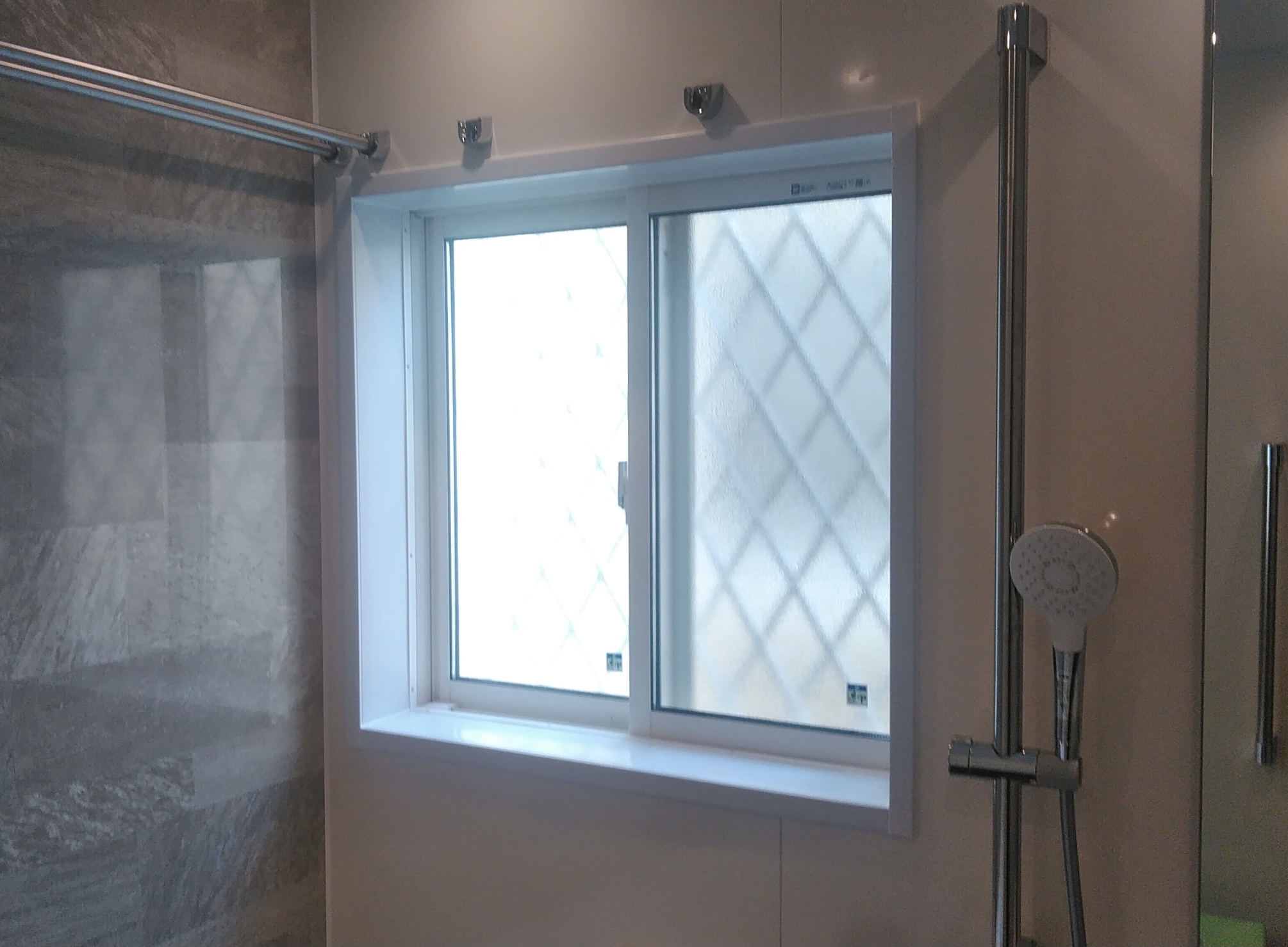 浴室の寒さ対策にサッシを新しく✨～サッシ交換工事　カバー工法　YKKap マドリモ　佐倉市 T様～