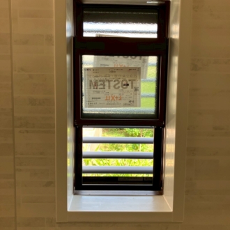 浴室が寒い原因は窓？ルーバー窓から断熱窓へ交換｜ヒートショック対策にも効果的【サーモスⅡ-H】～千葉県八千代市 A様～